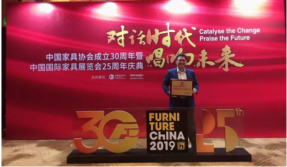 專業(yè)鑄就榮譽(yù)|熱烈祝賀中國魯班大學(xué)·國富縱橫榮獲中國家具行業(yè)優(yōu)秀企業(yè)榮譽(yù)獎項(xiàng)